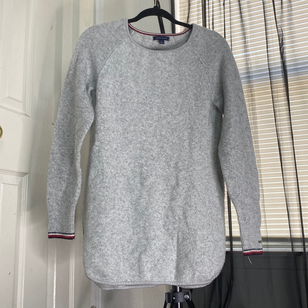 Grey Over Sized Tommy Hilfiger Sweater never worn good condition